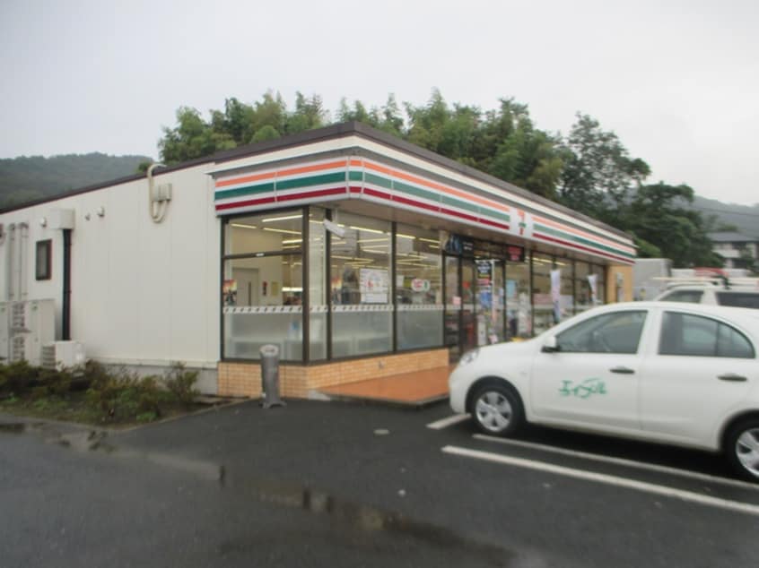 セブンイレブン(コンビニ)まで31m クレール・アンジュ