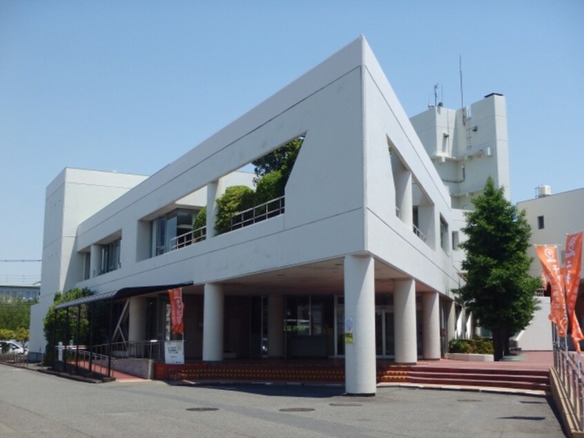 寒川町役場(コンビニ)まで1528m テラス・ツ－