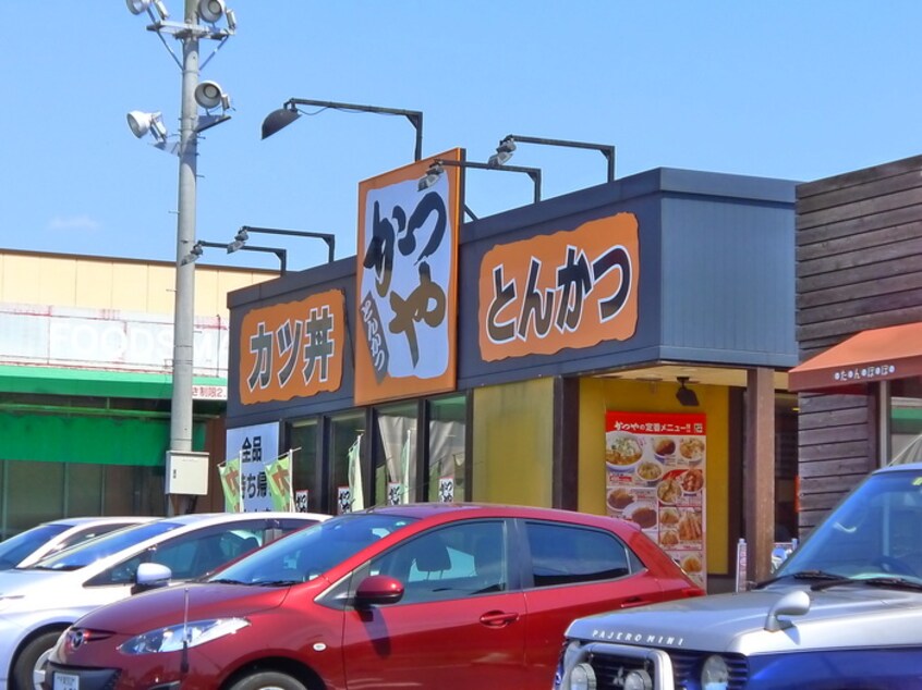 かつや(その他飲食（ファミレスなど）)まで340m リブリ・千葉公園