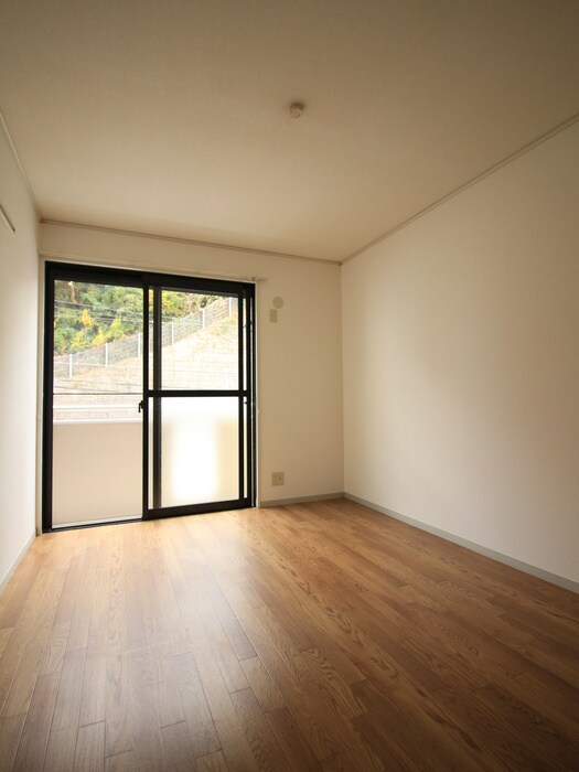 居室 ﾄﾞﾐｰﾙ小坪