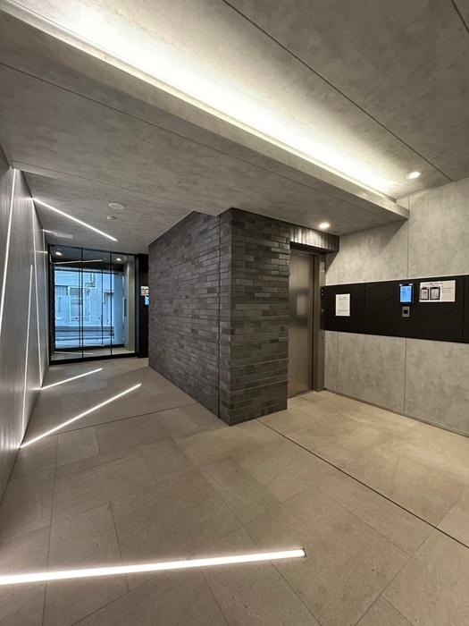 エントランス部分 AIFLAT若松河田