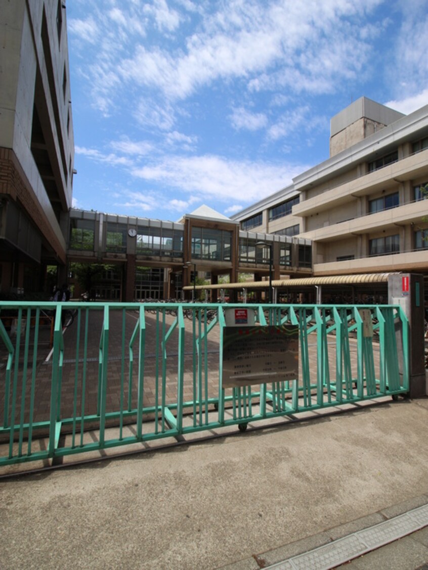 雪谷高等学校(高等学校/高等専門学校)まで550m ペーブメント久が原