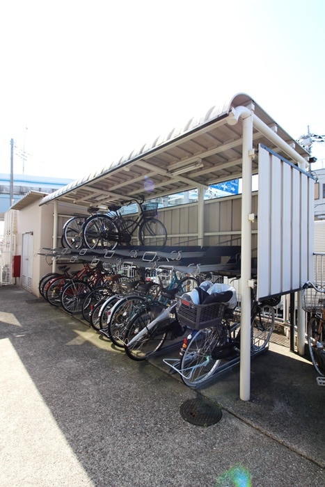 駐輪場 コアロ－ド与野