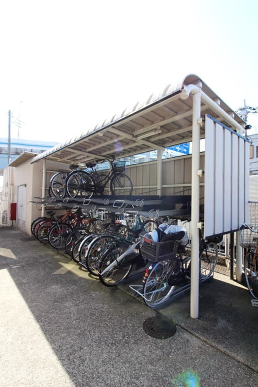 駐輪場 コアロ－ド与野