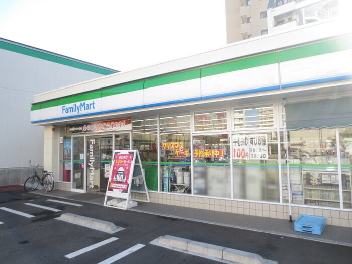 ファミリーマート サンズ原町田三丁目店(コンビニ)まで241m ドミトリ－原町田