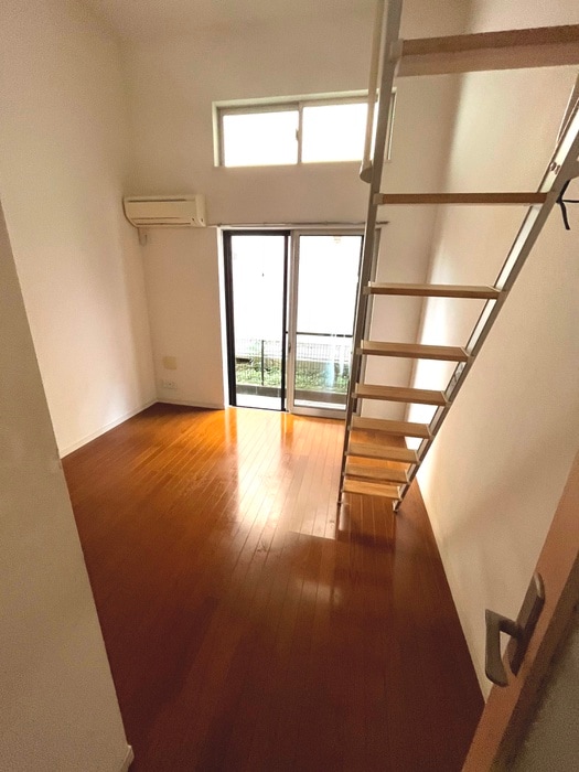 居室 メゾン横浜岸谷