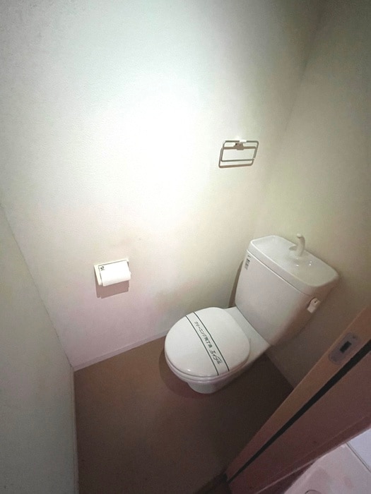 トイレ メゾン横浜岸谷