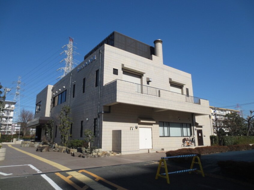 泉図書館(図書館)まで467m エスポワ－ルいずみ野