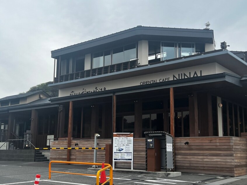 稲村ケ崎温泉(その他飲食（ファミレスなど）)まで1200m 稲村ガ崎五丁目戸建