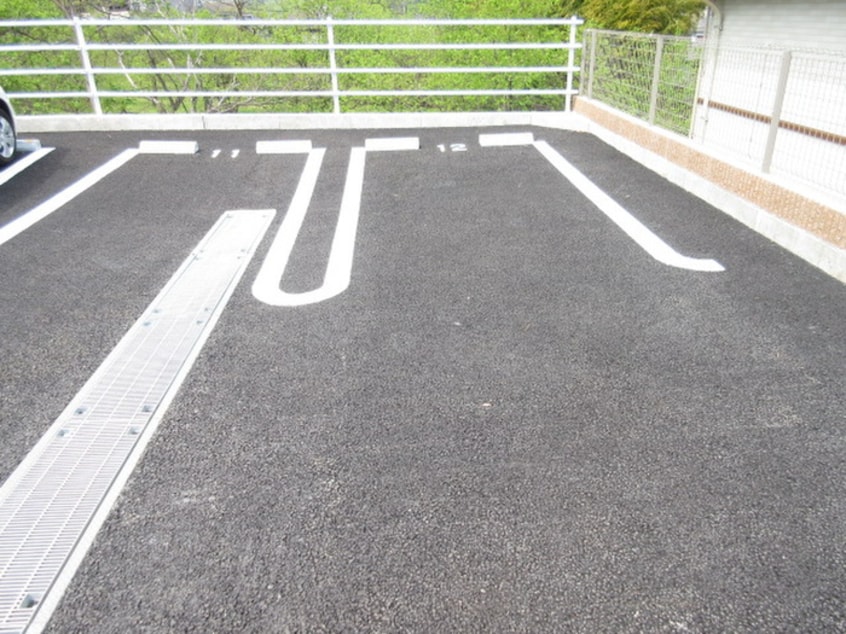 駐車場 ナリッシュ　ヒルＡ
