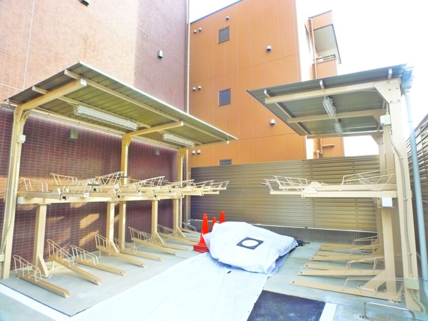 駐輪場 ブライズ亀有