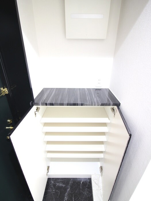 靴箱 ｲﾝﾍﾟﾘｱﾙ六本木１号館