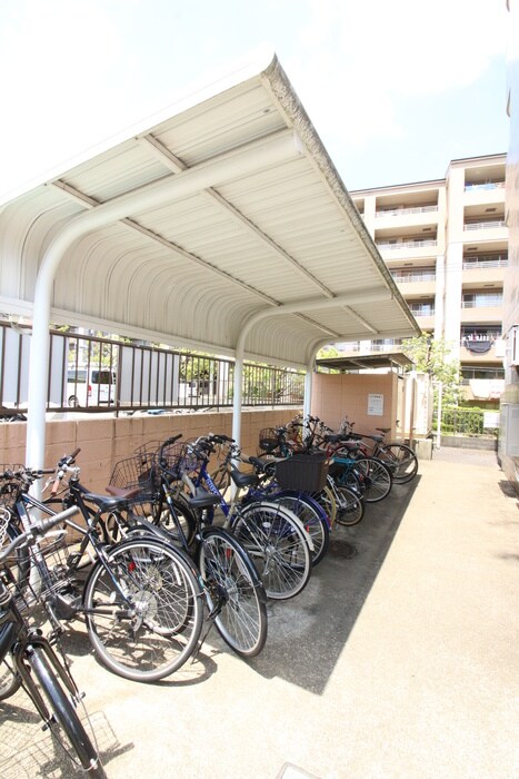 駐輪場 ルピナス１