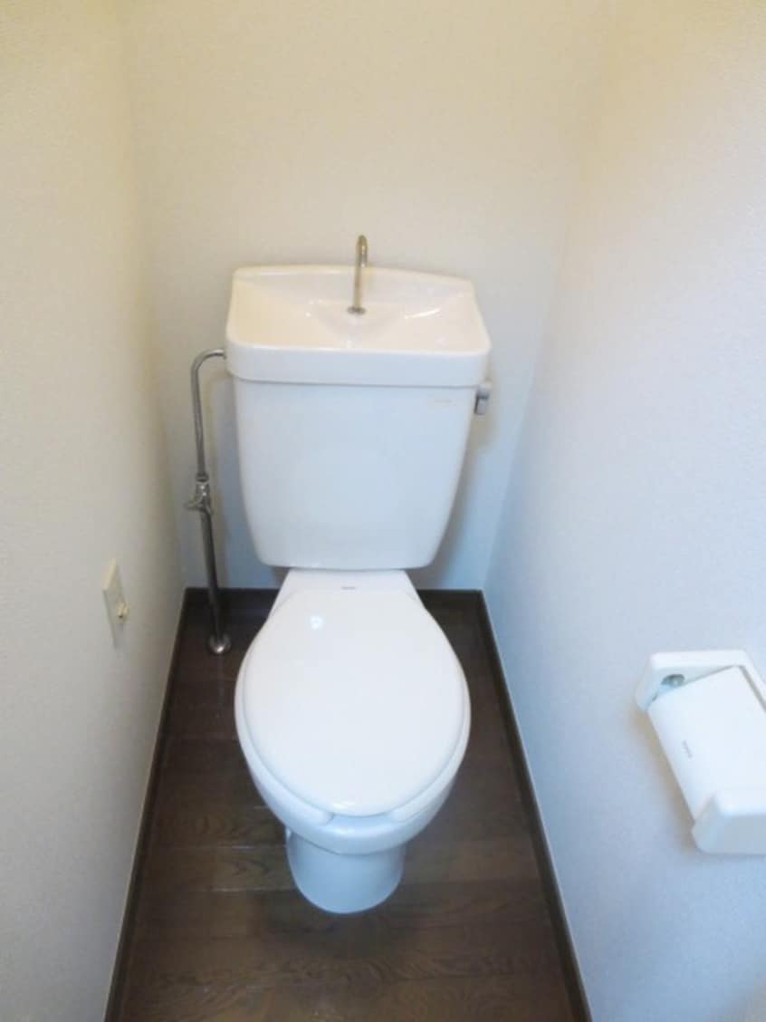 トイレ クレール三輪