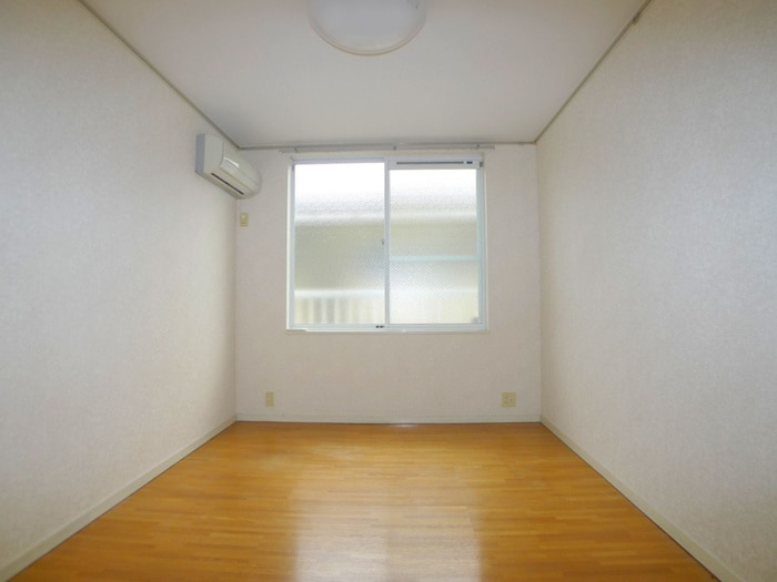 居室 エステ－トピア関口