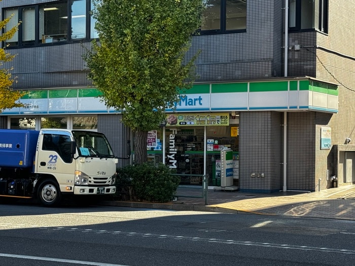 ファミリーマート下目黒六丁目店(コンビニ)まで181m ＳＣＥＮＥ目黒