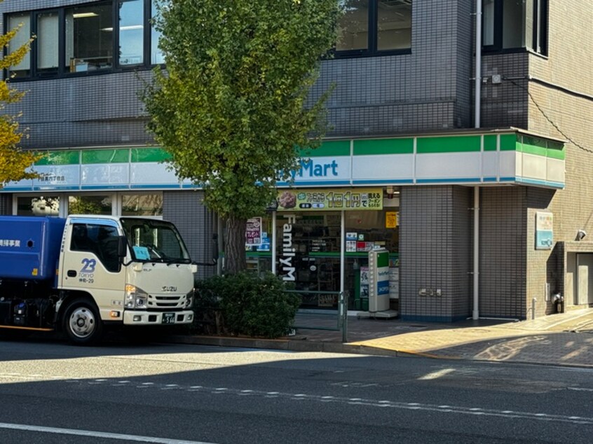 ファミリーマート下目黒六丁目店(コンビニ)まで181m ＳＣＥＮＥ目黒