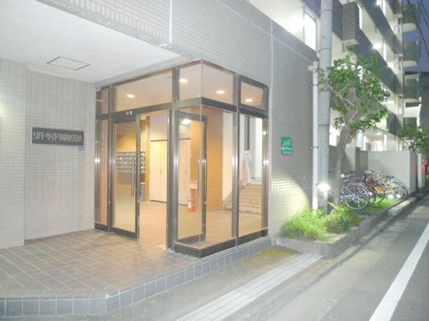 エントランス部分 リバ－サイドマキバ