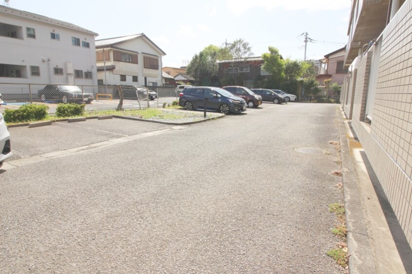 駐車場 リバ－サイドマキバ