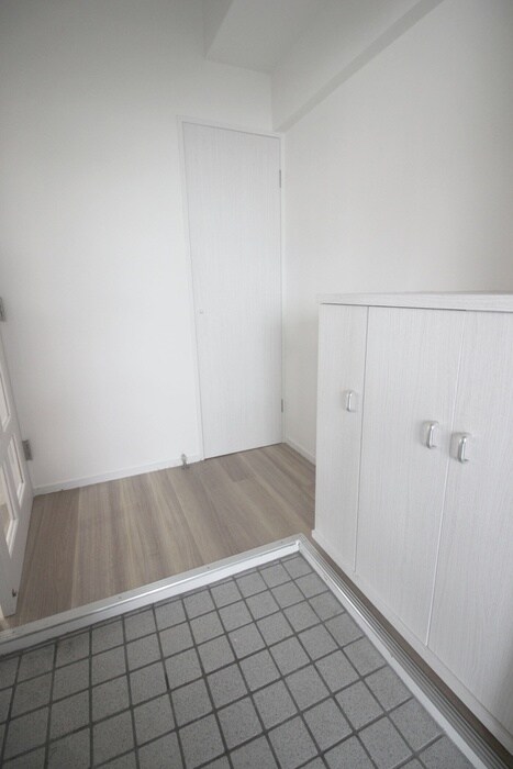 玄関 リバ－サイドマキバ