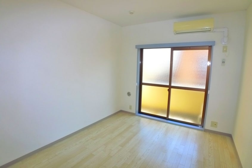 居室 カ－サ本中山