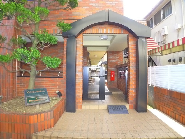 エントランス部分 カ－サ本中山