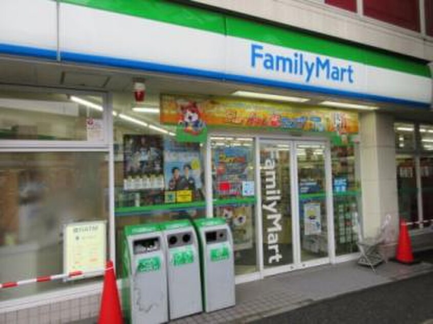 ファミリーマー弘明寺中里店(コンビニ)まで150m 堀井ハイツ