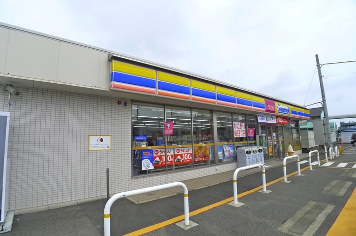ミニストップ(コンビニ)まで900m 宍倉ハイツ