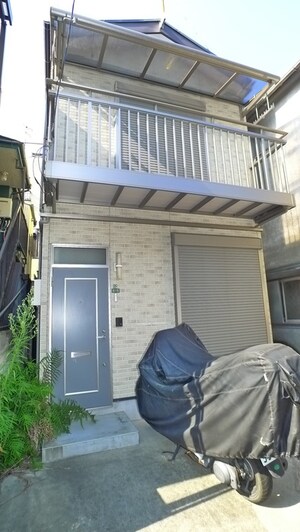 宝町貸家