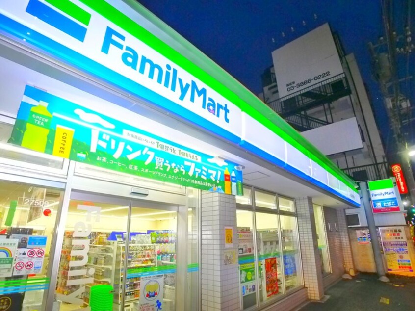 ファミリーマート足立五反野駅前店(コンビニ)まで446m エクセラン五反野