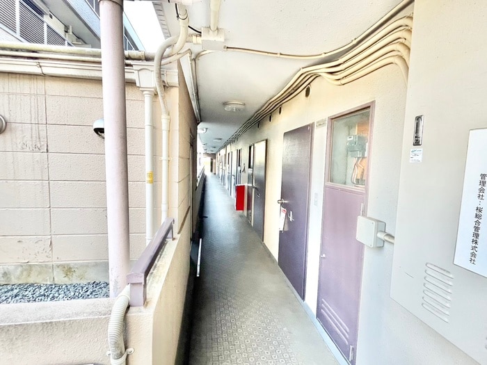 エントランス部分 トラスティ永山