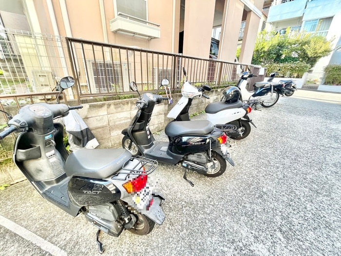 バイク置き場 トラスティ永山
