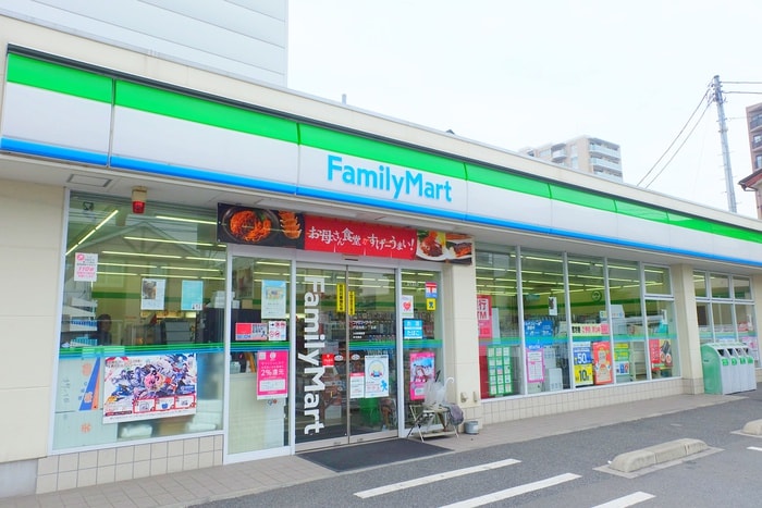 ファミリーマート(コンビニ)まで200m メルロ　Ｄ