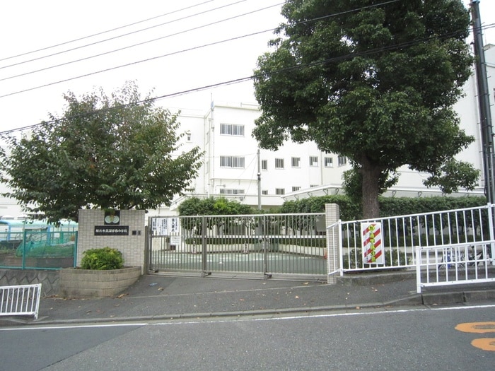 深谷小学校(小学校)まで1200m コ－ポカナリア