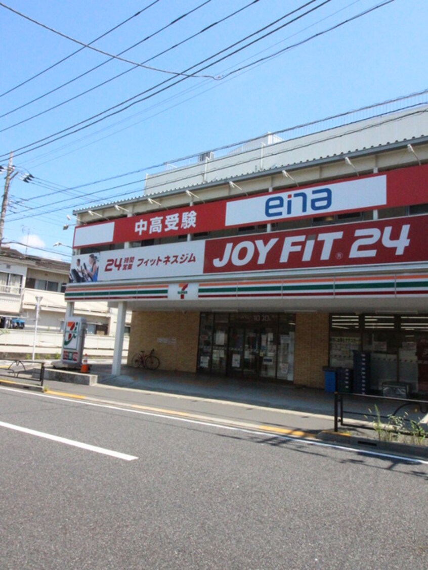 物件(コンビニ)まで350m ローズメゾン桜新町