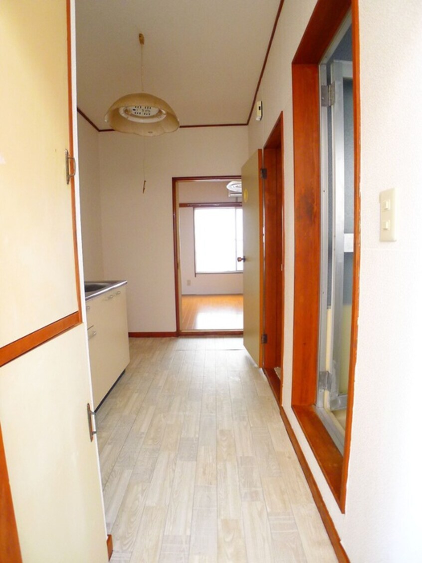 廊下 ステップ１番館