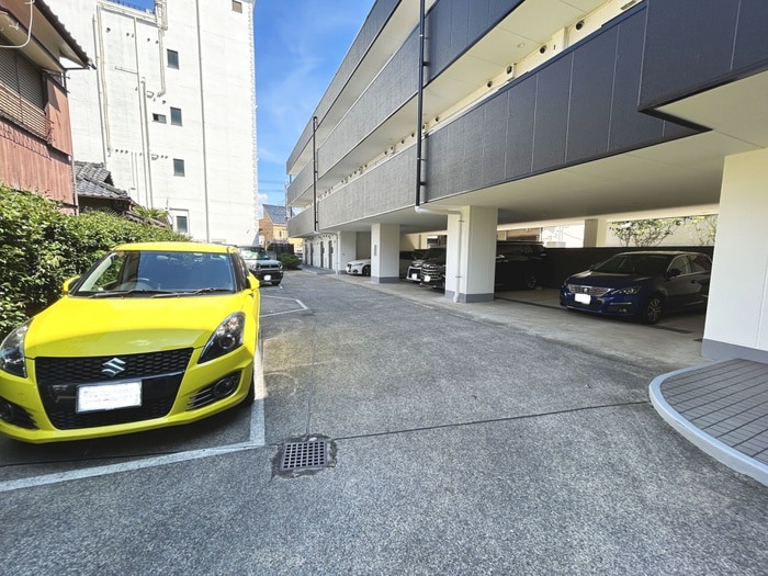 駐車場 La　Maison　Motoyawata