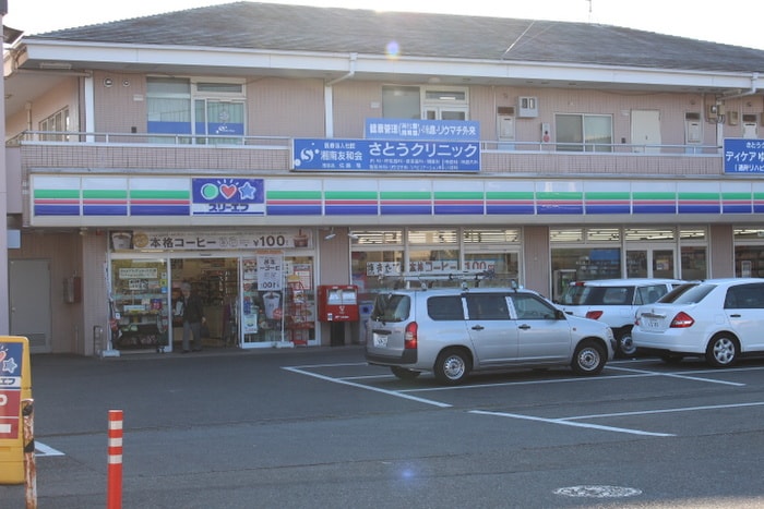 スリーエフ鎌倉台店(コンビニ)まで290m ハイツたつみ