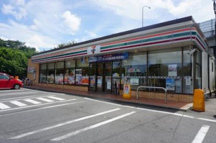 セブンイレブン横浜峰沢町西店(コンビニ)まで128m ＦＥＲＩＯ三ツ沢