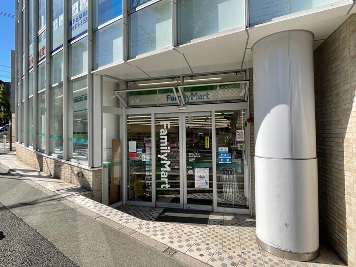 ファミリーマート 藤が丘駅南口店(コンビニ)まで422m G・Aヒルズ藤ヶ丘
