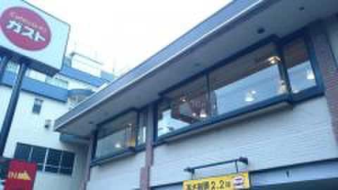 ガスト 上大岡店(その他飲食（ファミレスなど）)まで186m エレーナ