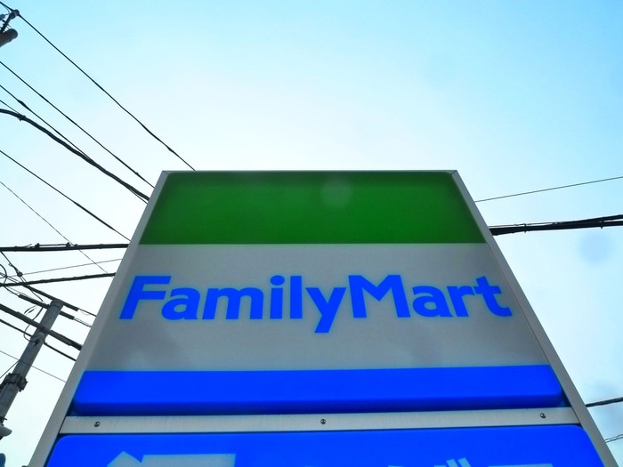 ファミリーマート 小金井浅間山通り店(コンビニ)まで94m ファミール河内
