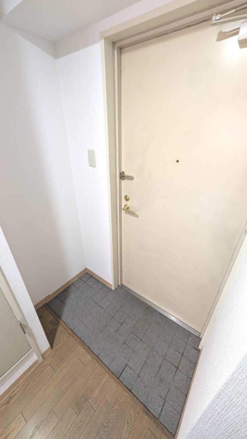 玄関 ﾛｲﾔﾙﾗｲｵﾝｳﾞｨﾚｯｼﾞ　ﾊﾟ-ﾄ5