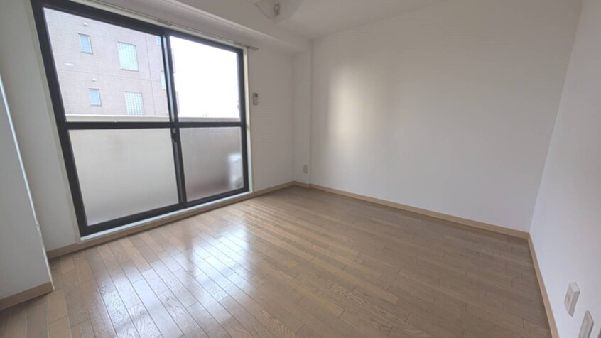 居室 ﾛｲﾔﾙﾗｲｵﾝｳﾞｨﾚｯｼﾞ　ﾊﾟ-ﾄ5