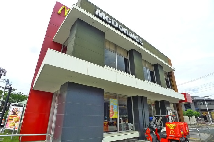 マクドナルド(ファストフード)まで206m フレグランスひまわりＢ