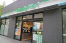ファミリーマート目黒神泉店(コンビニ)まで10m コンフォリア渋谷WEST