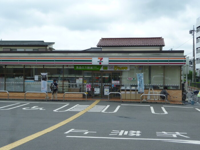 セブンイレブン飯能駅北口店(コンビニ)まで215m 煉瓦館５８