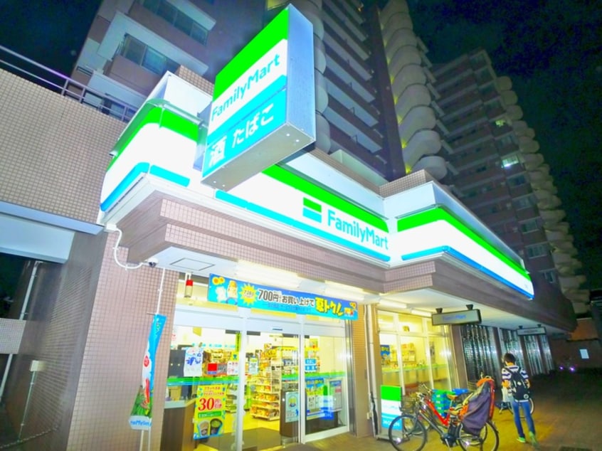 ファミリーマート千住曙町(コンビニ)まで450m クレールブルー