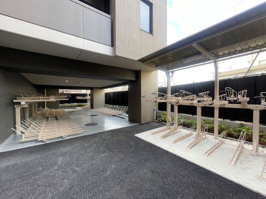 駐輪場 アヴァンカーサ町屋