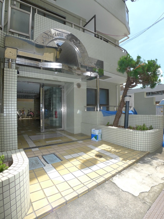 エントランス部分 メゾン・ド・ジュ－ヌ